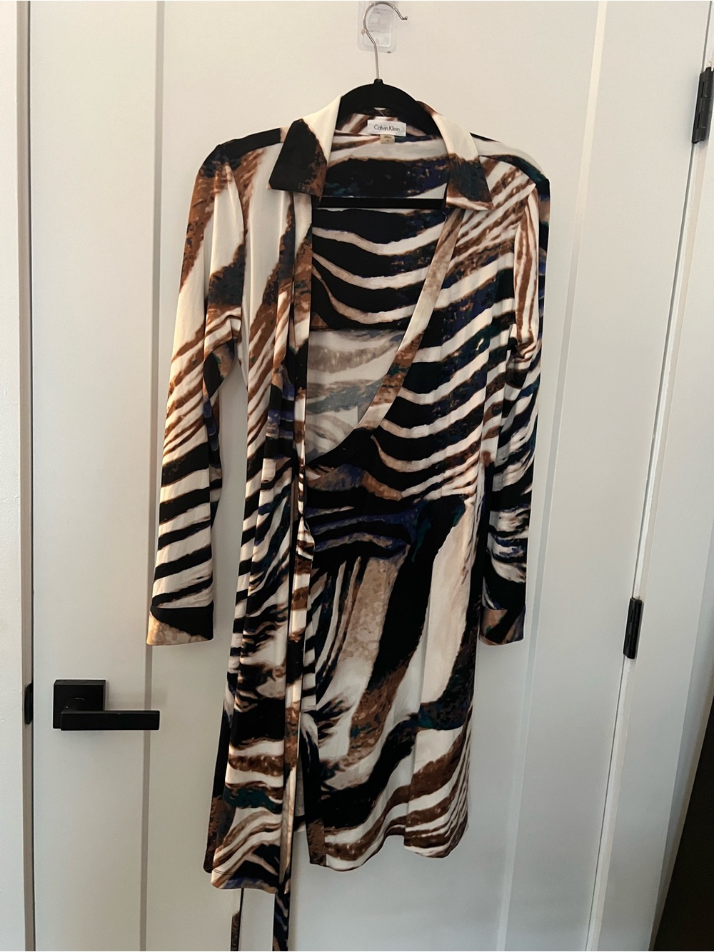 ✅1Hr Sale❤️Calvin Klein Cream, Brown & Black Zebra-Print Long Sleeve Wrap Dress - Picture 2 of 5